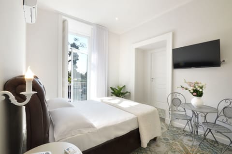 Suite, Hot Tub | Frette Italian sheets, premium bedding, down comforters, pillowtop beds