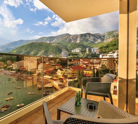 Premium Double Room, 1 King Bed, Sea View | Premium bedding, memory foam beds, minibar, in-room safe