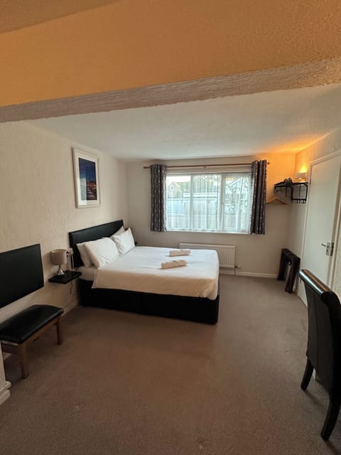 Desk, iron/ironing board, free WiFi