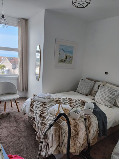 Double Room, Sea View (En-Suite) | Iron/ironing board, free WiFi, bed sheets