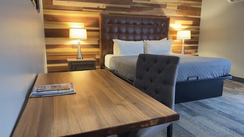 Junior Room, 1 King Bed, Patio | Desk, laptop workspace, blackout drapes, iron/ironing board