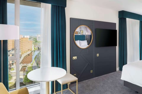 Junior Suite, 1 King Bed | Egyptian cotton sheets, premium bedding, in-room safe, desk