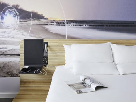 Hypo-allergenic bedding, minibar, in-room safe, desk