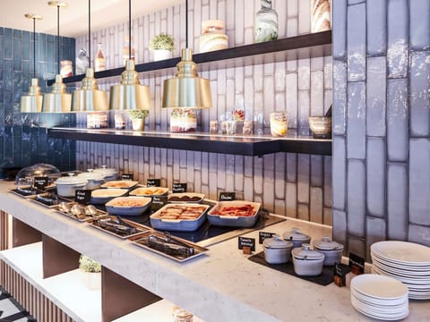 Daily full breakfast (GBP 18.95 per person)