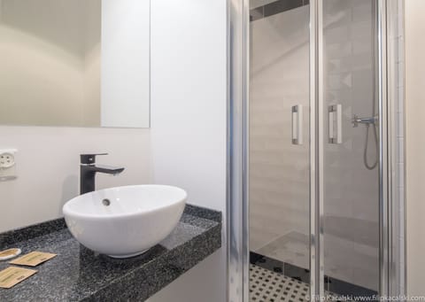 Standard Double Room, 1 Queen Bed | Egyptian cotton sheets, premium bedding, Tempur-Pedic beds