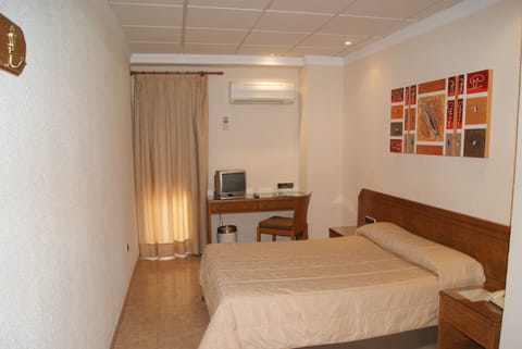 Double Room, 1 Double Bed | Desk, free WiFi, bed sheets