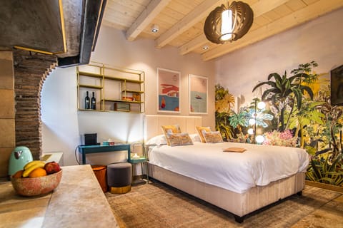 Egyptian cotton sheets, premium bedding, minibar, in-room safe