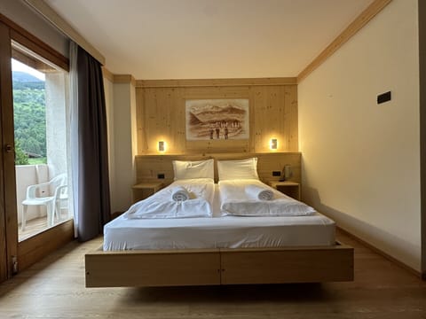 Comfort Double Room | In-room safe, free WiFi, bed sheets