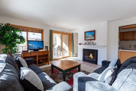 Condo, 2 Bedrooms | Living room