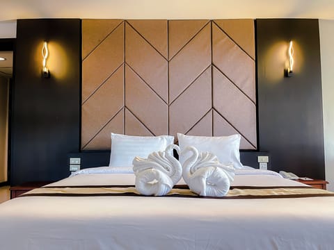 Family Room, Multiple Beds | Desk, laptop workspace, blackout drapes, free WiFi