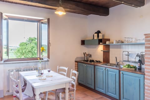 Duplex | Premium bedding, desk, free WiFi