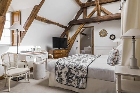 Classic Room (Superior Château) | Minibar, in-room safe, individually decorated, individually furnished