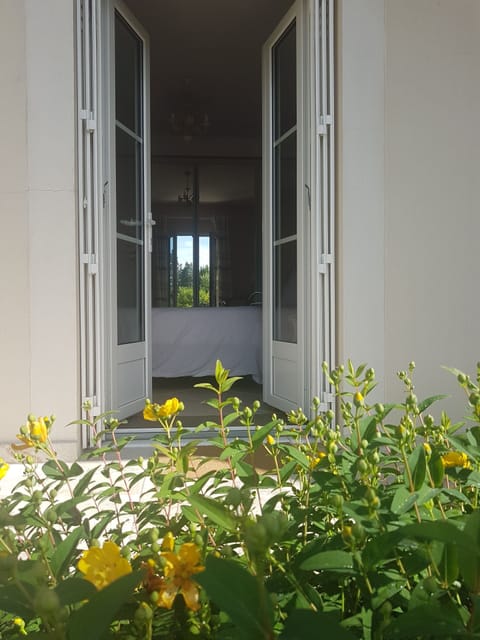 Blackout drapes, soundproofing, free WiFi, bed sheets