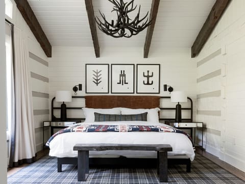 Cabin (Palmer) | Minibar, iron/ironing board, free WiFi, bed sheets