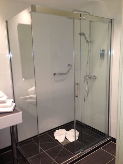 Room | Bathroom shower