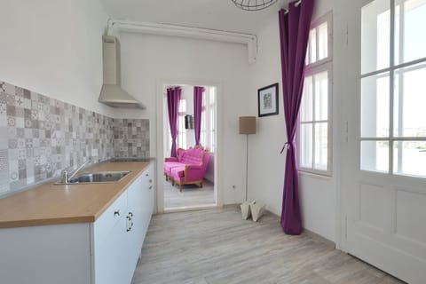 Exclusive Apartment, 1 Queen Bed with Sofa bed, Kitchenette, City View | Living area