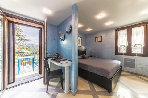 Deluxe Double Room, Hot Tub | Minibar, in-room safe, free cribs/infant beds, free WiFi