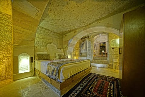 Luxury Süit | Egyptian cotton sheets, premium bedding, desk, soundproofing