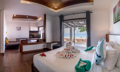 Suite, Sea View | In-room safe, desk, blackout drapes, free WiFi