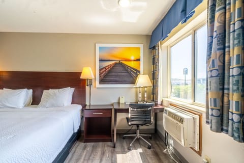 Room, 1 King Bed, Accessible, Non Smoking | Desk, iron/ironing board, free cribs/infant beds, free WiFi
