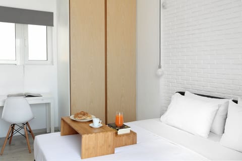 Loft | Premium bedding, in-room safe, desk, iron/ironing board