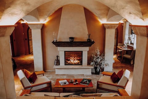 Honeymoon Suite | Living area