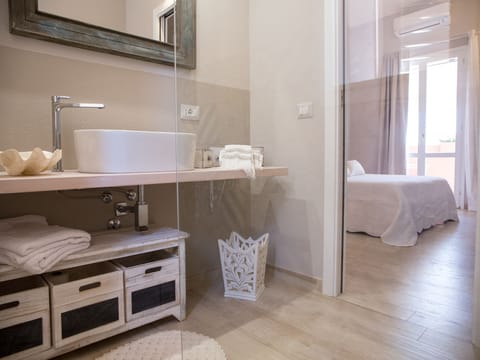 Superior Suite, Balcony, Canal View | Bathroom | Shower, hair dryer, bathrobes, bidet
