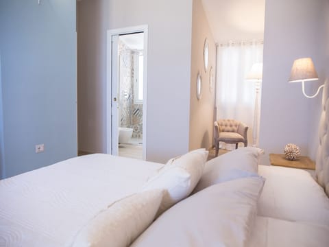 Superior Suite, Balcony, Canal View | Desk, free WiFi, bed sheets