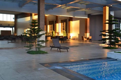Indoor pool, 2 outdoor pools