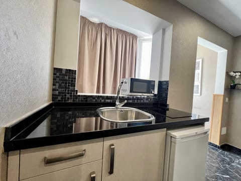 Studio Single | Private kitchen | Mini-fridge