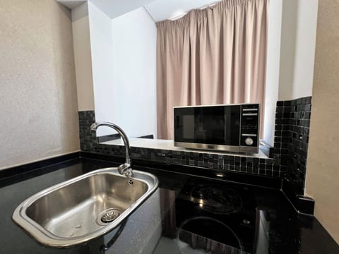 Studio Single | Private kitchen | Mini-fridge