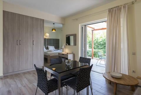 Apartment | Dining room