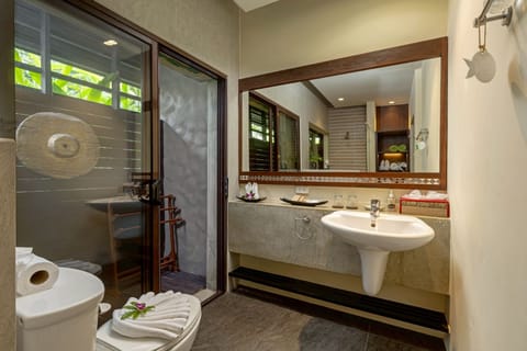 Grand Double or Twin Room, Garden View (Manor Villa) | Bathroom | Free toiletries, hair dryer, bathrobes, slippers