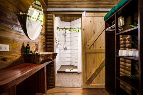 Tree House, 1 King Bed | Bathroom | Separate tub and shower, free toiletries, bathrobes, towels