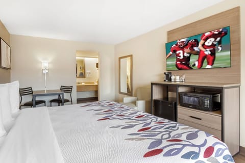 Superior Room, 1 King Bed (Smoke Free) | In-room safe, desk, laptop workspace, blackout drapes