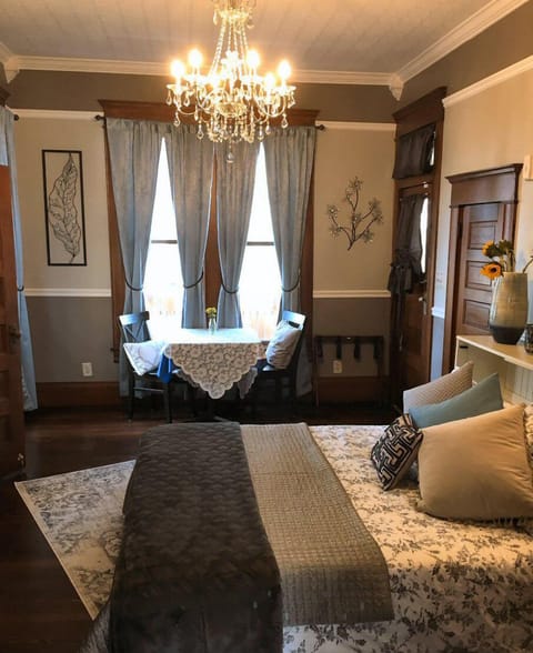 Hygge Hideaway | Premium bedding, iron/ironing board, WiFi (free), bed sheets
