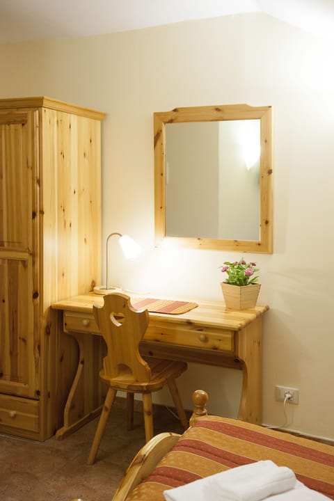 Classic Double Room | Room amenity