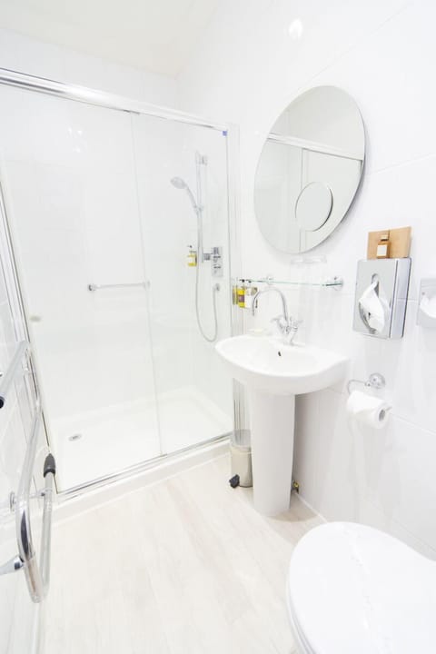 Double Room Single Use, 1 Double Bed (Beech) | Premium bedding, in-room safe, iron/ironing board, free WiFi