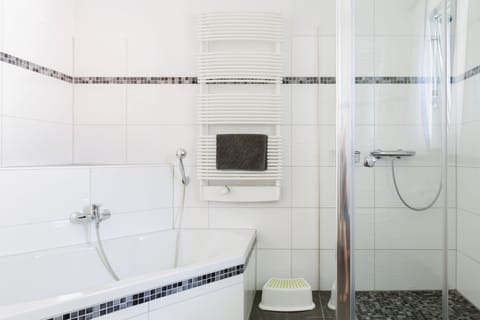 Family Room (Standard) | Bathroom | Towels