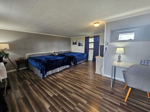 Deluxe Double Room, 2 Queen Beds | Individually decorated, individually furnished, iron/ironing board