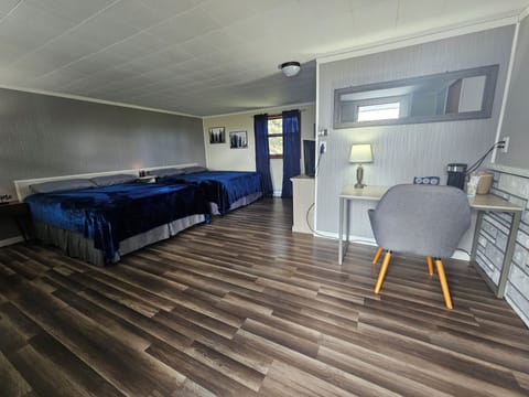 Deluxe Double Room, 2 Queen Beds | Individually decorated, individually furnished, iron/ironing board