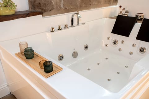 Deluxe Suite (Mare Luna) | Egyptian cotton sheets, premium bedding, down comforters, free minibar