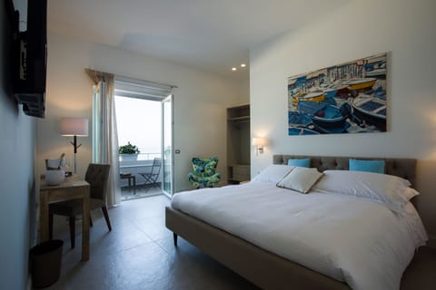Junior Suite (Il mare) | Egyptian cotton sheets, premium bedding, down comforters, free minibar