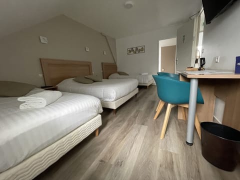 Quadruple Room | Desk, iron/ironing board, free WiFi, bed sheets