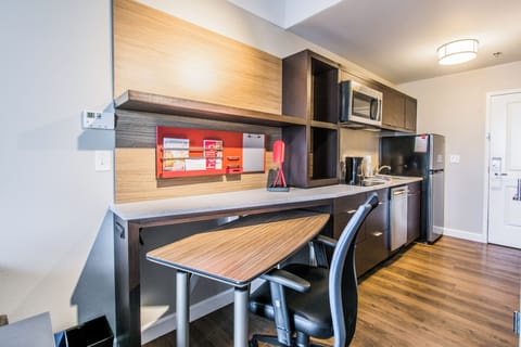 Down comforters, individually furnished, desk, laptop workspace