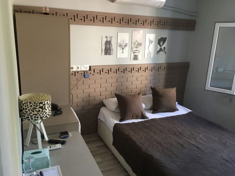Minibar, blackout drapes, soundproofing, free WiFi