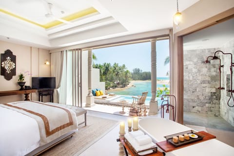 Seaside Pool Paradise Suite | Premium bedding, minibar, in-room safe, desk