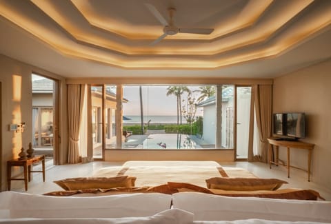 Beachfront Pool Villa | Premium bedding, minibar, in-room safe, desk