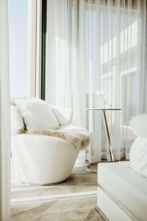 Luxury Studio Suite | Free minibar, in-room safe, individually furnished, blackout drapes