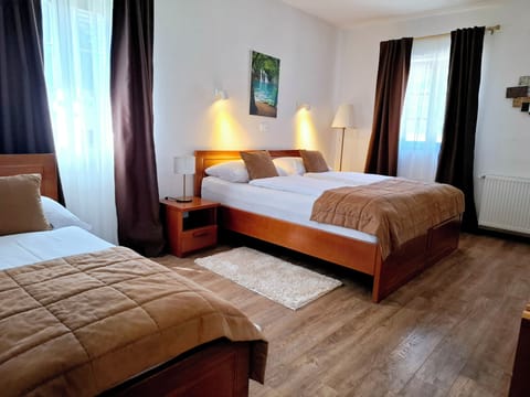 Deluxe Triple Room | Minibar, in-room safe, desk, soundproofing